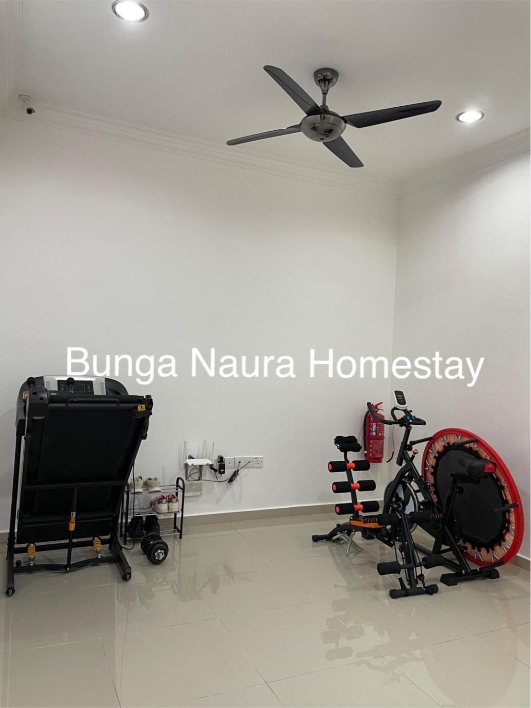 Bunga Naura